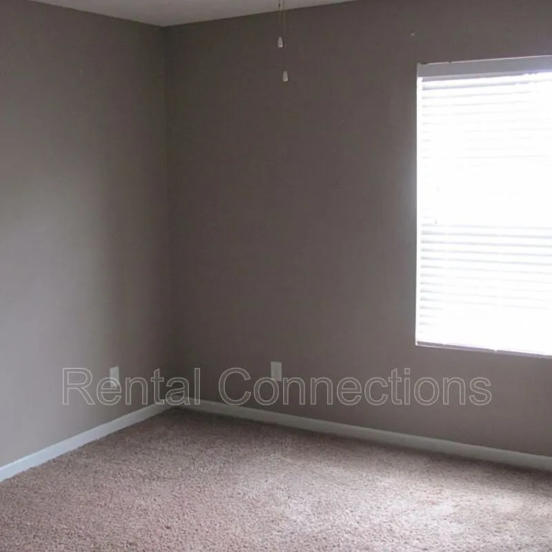 2 bed, 2.0 bath, 700 sqft, $900 — Photo 2