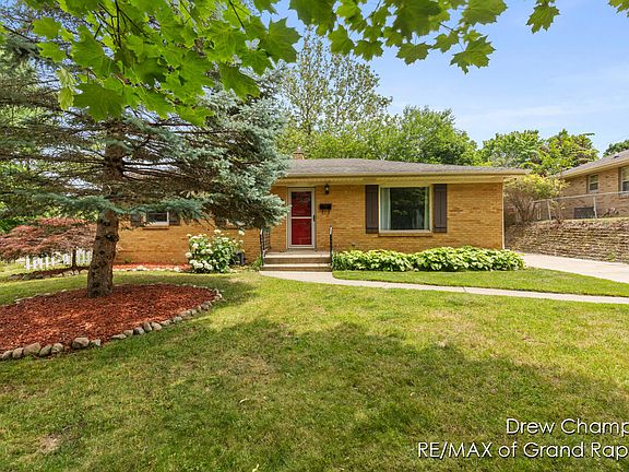 2nd image of 348 Lenora Ave NW