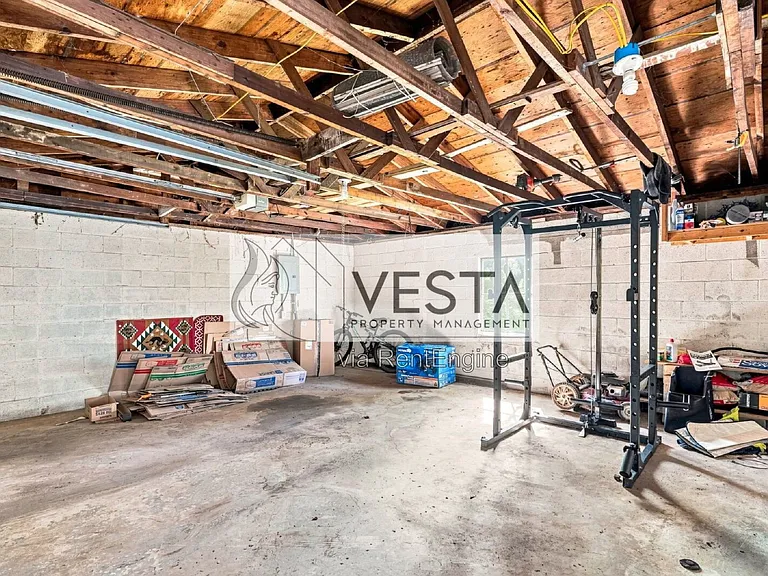 78 Moody Ave — Photo 31