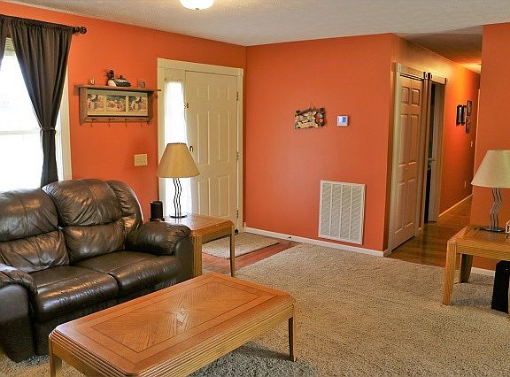 2nd image of 1101 Cindy Ln