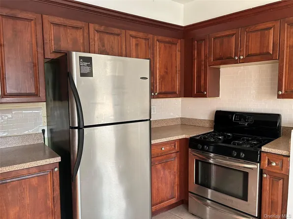 126 Deer Park Ave, Babylon, NY 11702