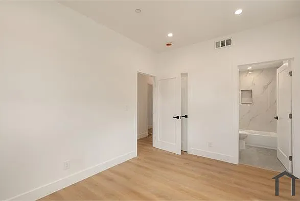 5 bed, 2500 sqft, $4,495 — Photo 4