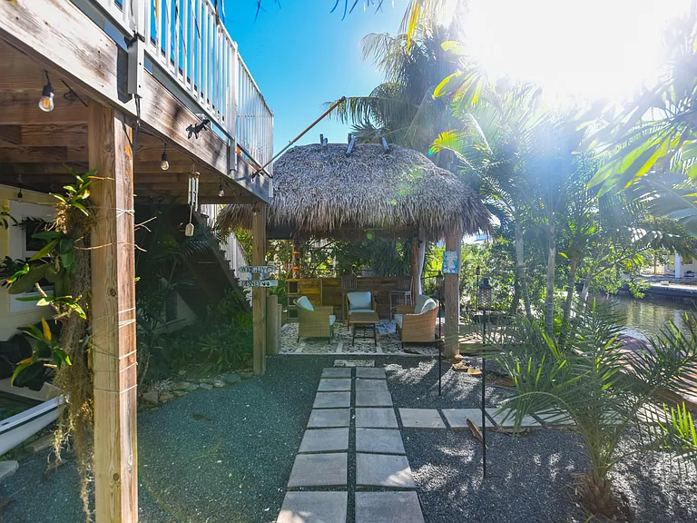 Tiki bar