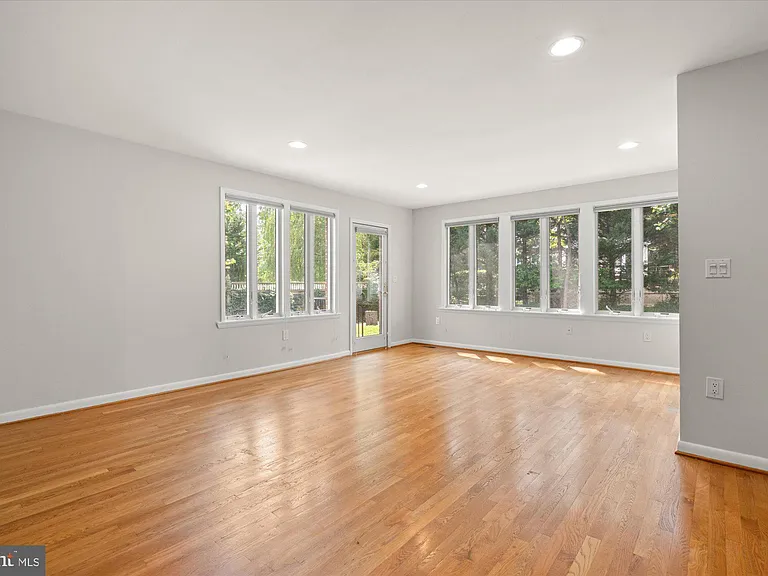 7504 Radnor Rd — Photo 25
