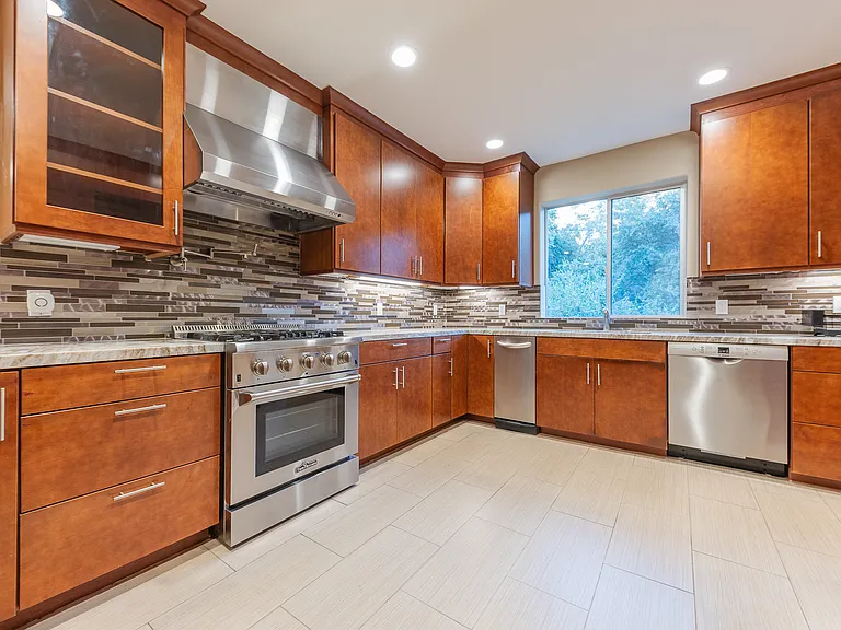2073 Pasadena Glen Rd — Photo 7