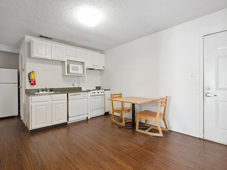 12220 Apache Avenue — Photo 5