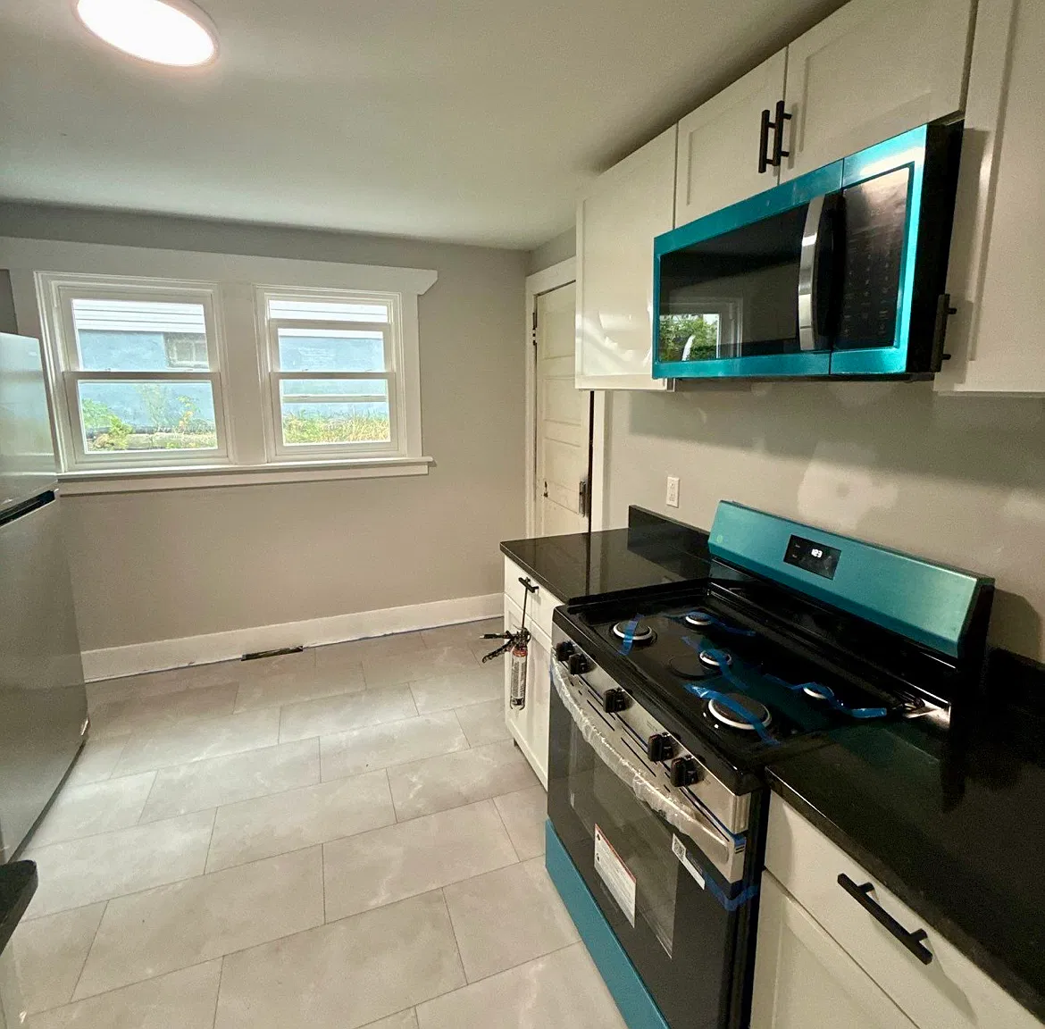 3 bed, 1200 sqft, $1,825 — Photo 2
