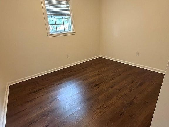 3rd image of 808 Dover Rd