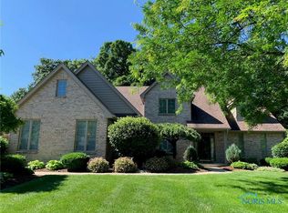 9021 Rolling Hill Rd, Holland, OH 43528