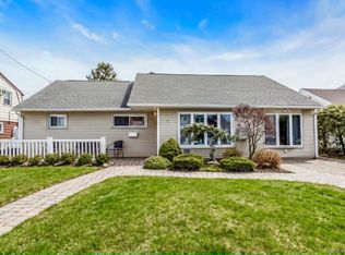 9 Blanche Street Street, Plainview, NY 11803