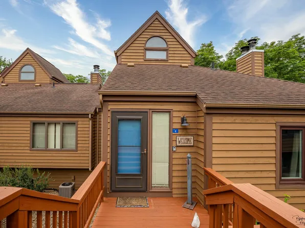 6 Farmstead Ln, Galena, IL 61036