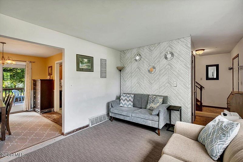 4th image of 1180 Laural Lane