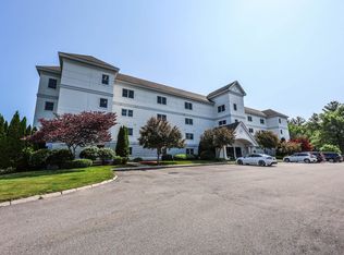 14 Mountain Laurels Dr APT 301, Nashua, NH 03062