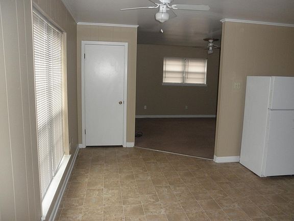 3rd image of 3205 Parkland Dr