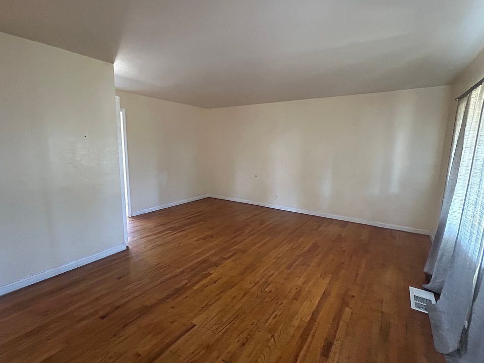 2nd image of 19 E Ingram St