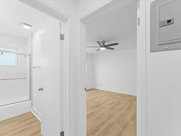 6615 Franklin Ave. — Photo 7