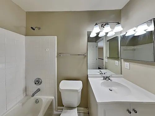 3rd image of 2197 Berryhill Cir SE