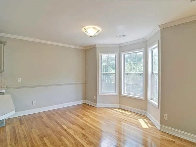 542 Parkstone Ln — Photo 6