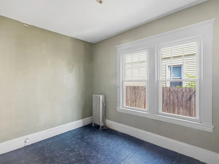 371-373 Oakland Street — Photo 15
