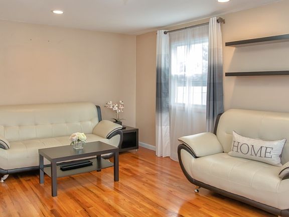 3rd image of 78 Willwood St