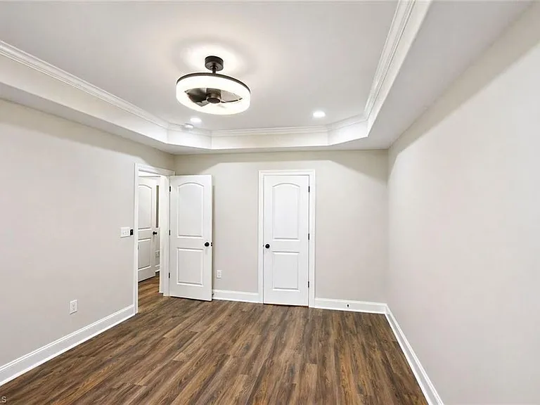 1505 East Ave — Photo 14