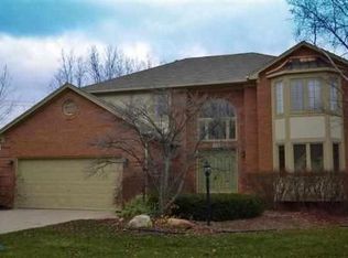 233 Windrift Ln, Rochester Hills, MI 48307