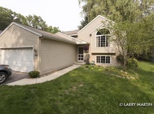 725 Shepard Dr, Lowell, MI 49331