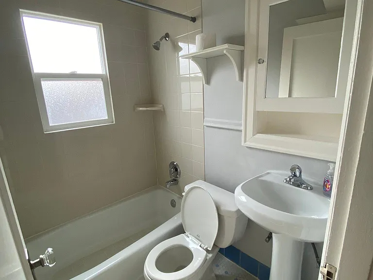 2424 NE Couch St #201 — Photo 13