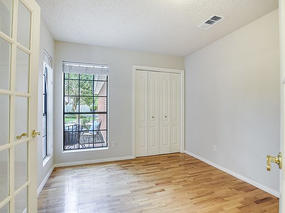 4th image of 308 Oakcrest Dr