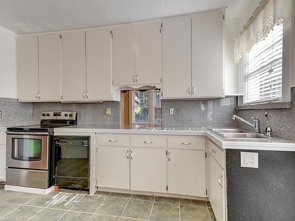 5th image of 1344 Ingleside Ave