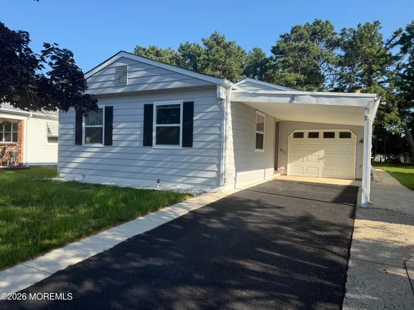 8 Gorginio Drive, Toms River, NJ 08757