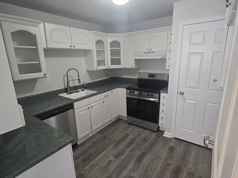 7924 NE San Rafael Dr — Photo 4