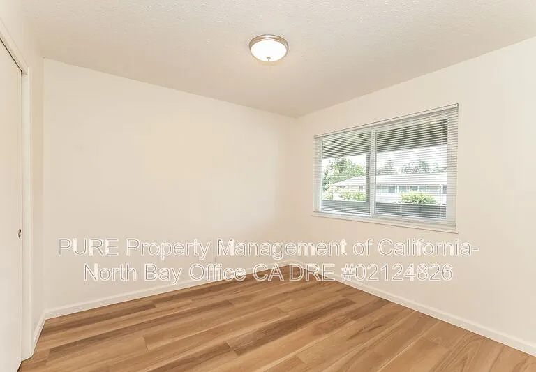 555 Dexter St #E — Photo 18