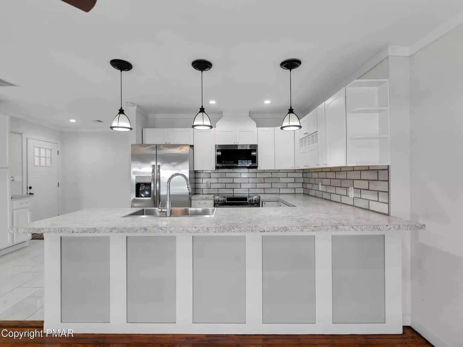 3 bed, 1215 sqft, $1,950 — Photo 1