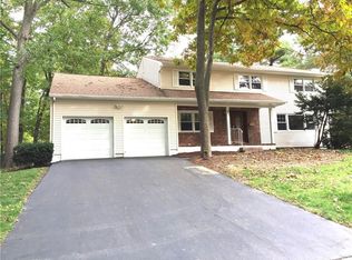 7 Lycoming Ln, East Brunswick, NJ 08816