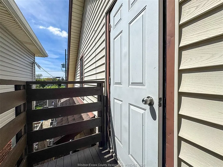 1351 Marentette Ave #UPPER — Photo 2