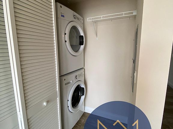 4th image of 1701 SE 17th St #305