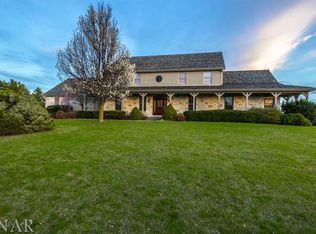 9075 Deer Ridge Dr, Bloomington, IL 61705