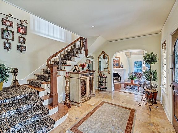 5th image of 2443 Medford Ct W