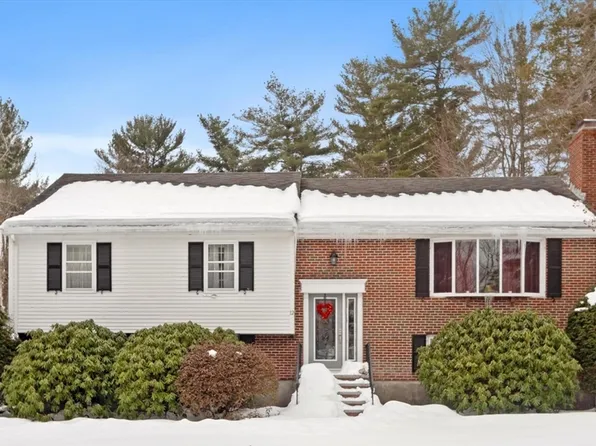 12 Heritage Ln, Lynnfield, MA 01940