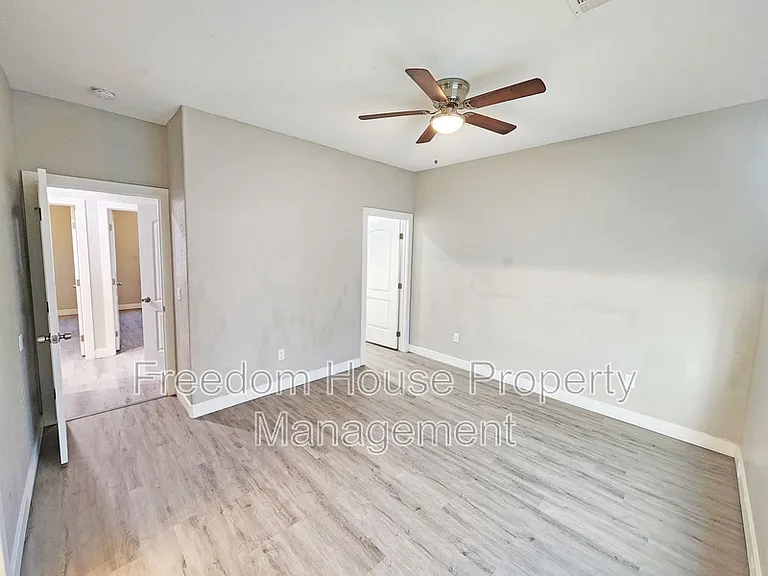 1121 Sixshooter Ave #2 — Photo 12