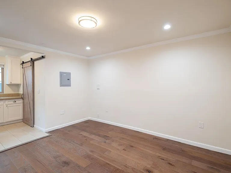 1222 W 39th St #16 — Photo 14