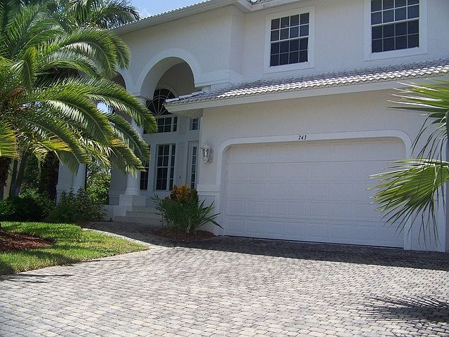 1st image of 743 Plantation Ct