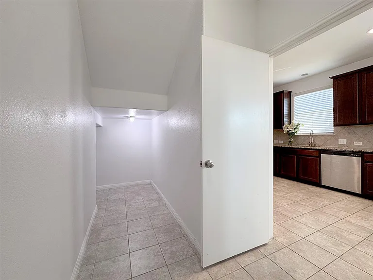 251 Triumph Rd — Photo 11