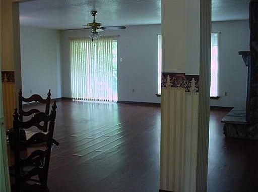 3rd image of 1224 Maplewood Dr