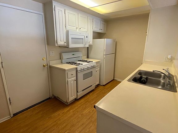 4th image of 1460 Kendall Dr Unit 34