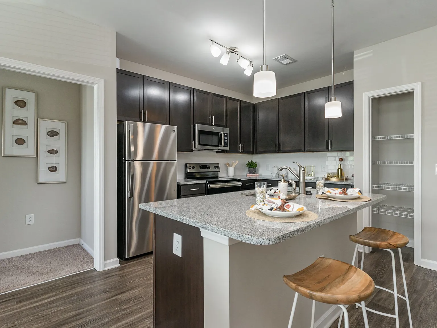 Lewis Grand Apartments — Photo 3