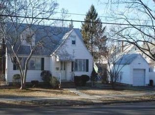 32 Grand Ave, Rutherford, NJ 07070