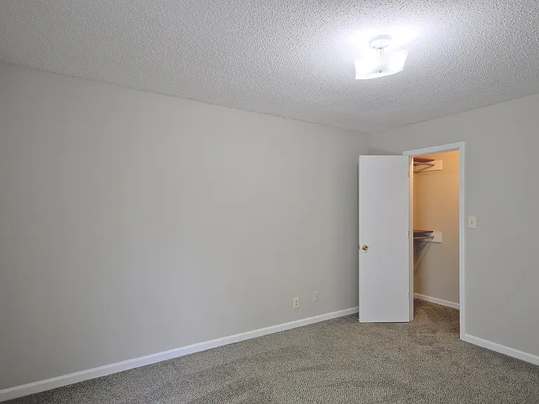 317 Pioneer Dr — Photo 16