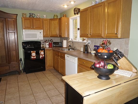 3rd image of 321 Midway Dr